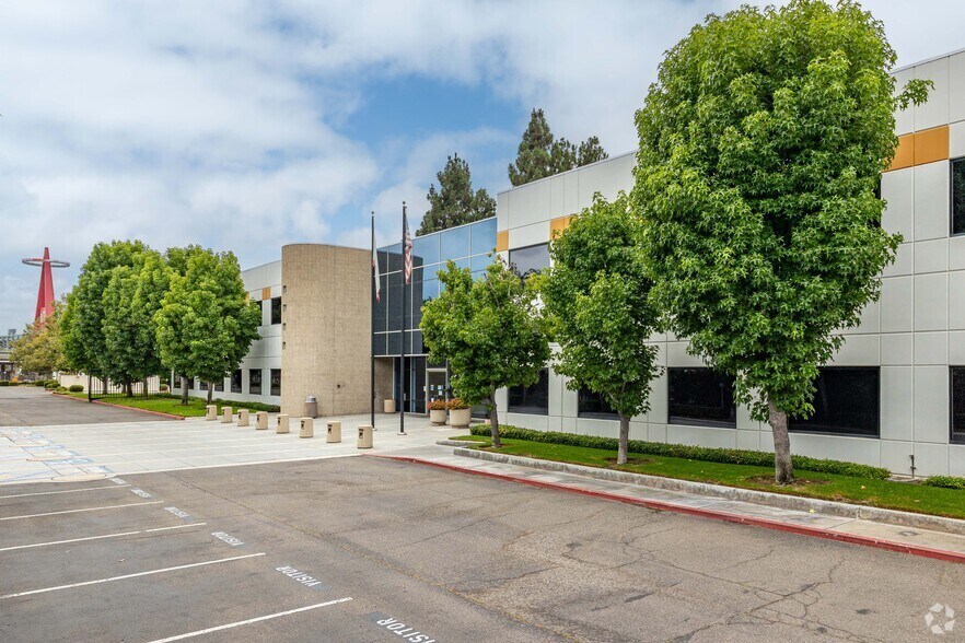 744 N Eckhoff St, Orange, CA à louer - Photo principale - Image 1 de 29