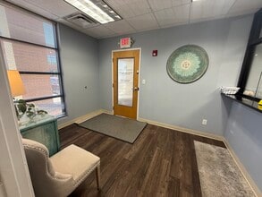 1021 Majestic Dr, Lexington, KY for lease Interior Photo- Image 2 of 5