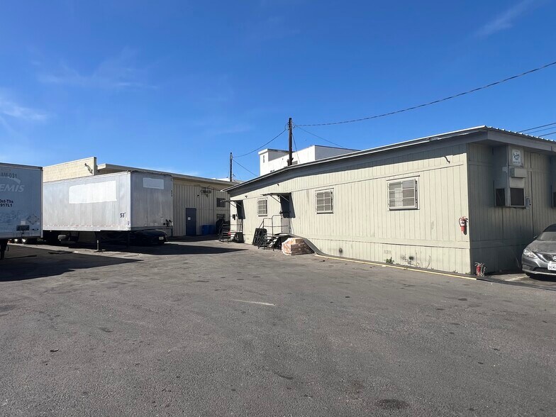 6725 S Victoria Ave, Los Angeles, CA à louer - Photo du bâtiment - Image 3 de 10