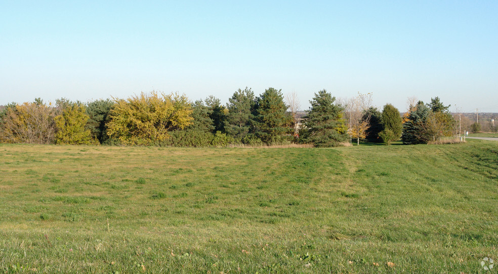 Corporate Cir, East Troy, WI à vendre - Photo du bâtiment - Image 1 de 3