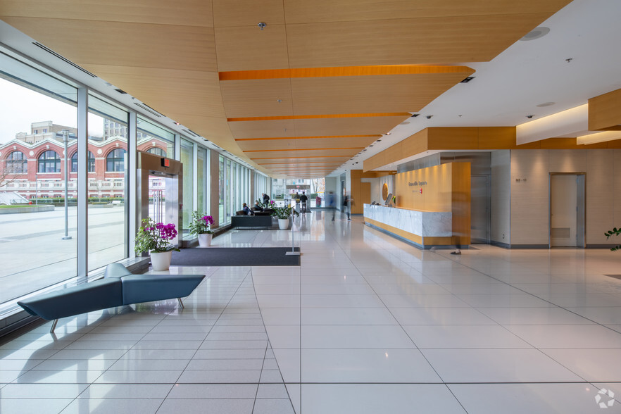 200 Granville St, Vancouver, BC for lease - Lobby - Image 3 of 15