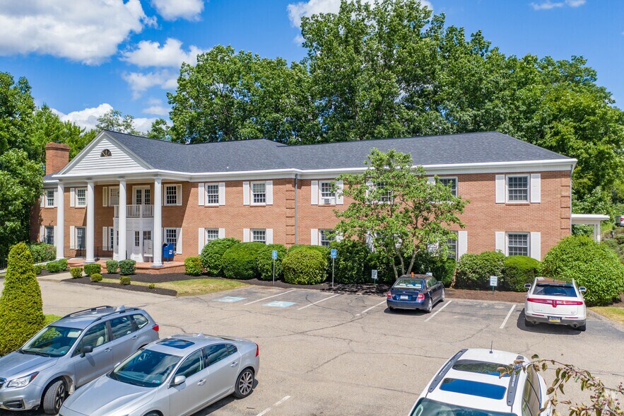 1 Williamsburg Pl, Warrendale, PA à louer - Photo du bâtiment - Image 1 de 2