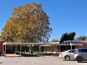 1930 NW Ferris Ave, Lawton, OK à louer Photo du bâtiment- Image 1 de 2