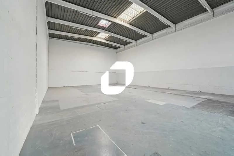 Flex in Bondoufle for lease - Interior Photo - Image 3 of 14