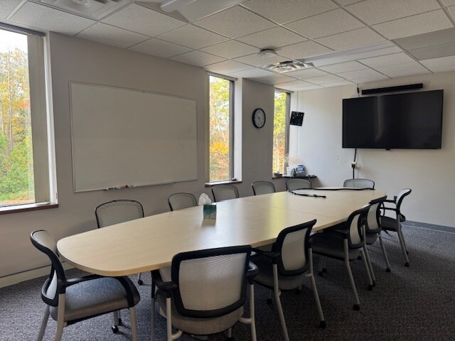 140 Kennedy Dr, South Burlington, VT for lease - Building Photo - Image 2 of 9