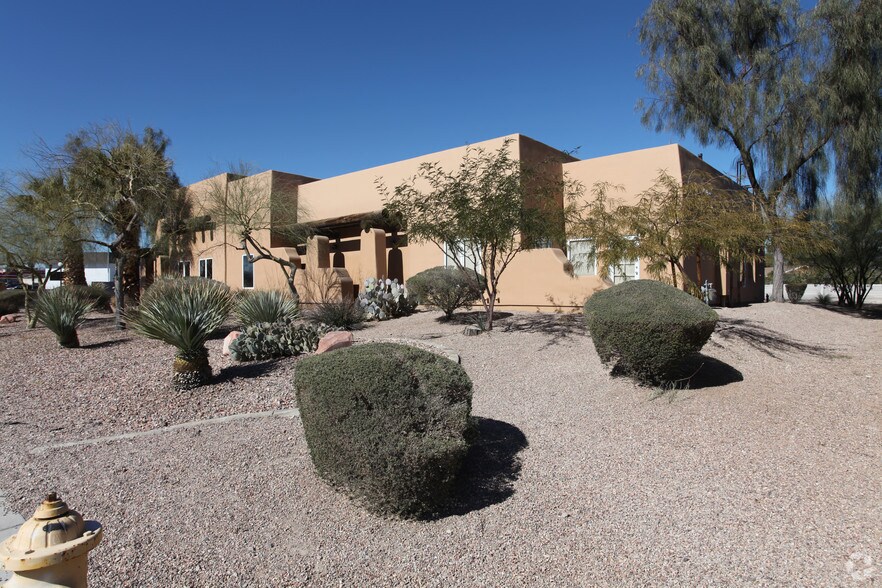 2458 E Russell Rd, Las Vegas, NV à vendre - Photo du bâtiment - Image 2 de 11