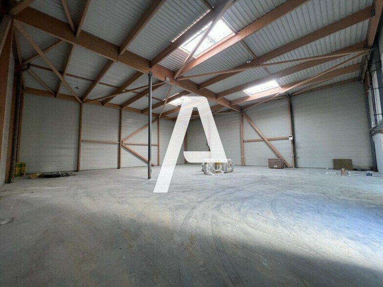 Flex in Courtry for lease - Building Photo - Image 2 of 4