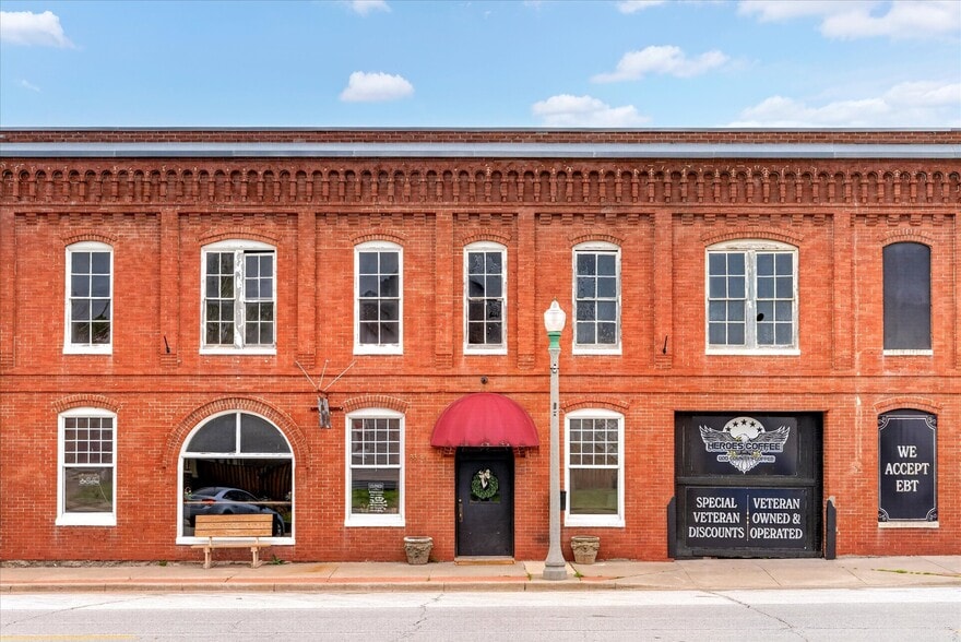 33 W Olive St, Aurora, MO for sale - Building Photo - Image 3 of 47