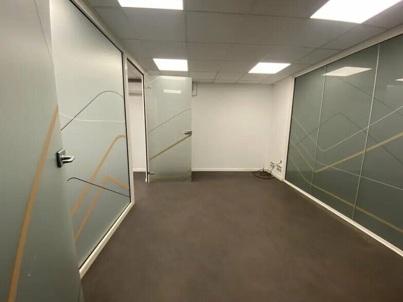 Retail in Lyon for lease - Interior Photo - Image 3 of 16