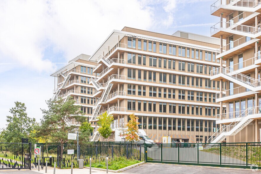 1 Place Des Papeteries, Nanterre à louer - Photo du bâtiment - Image 2 de 3