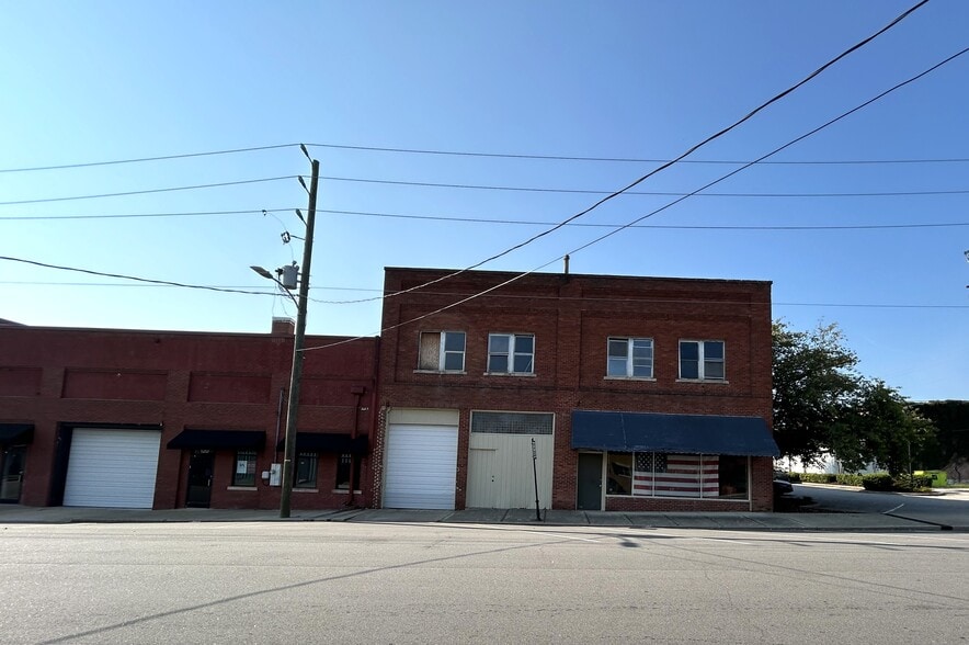 116 W Vance St, Zebulon, NC à vendre - Photo du bâtiment - Image 2 de 3
