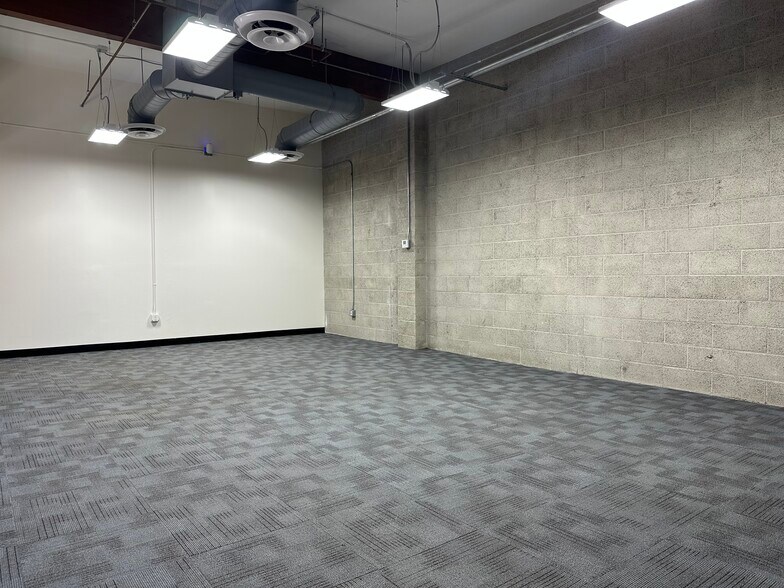 120 N Maclay Ave, San Fernando, CA à louer - Photo du bâtiment - Image 2 de 7