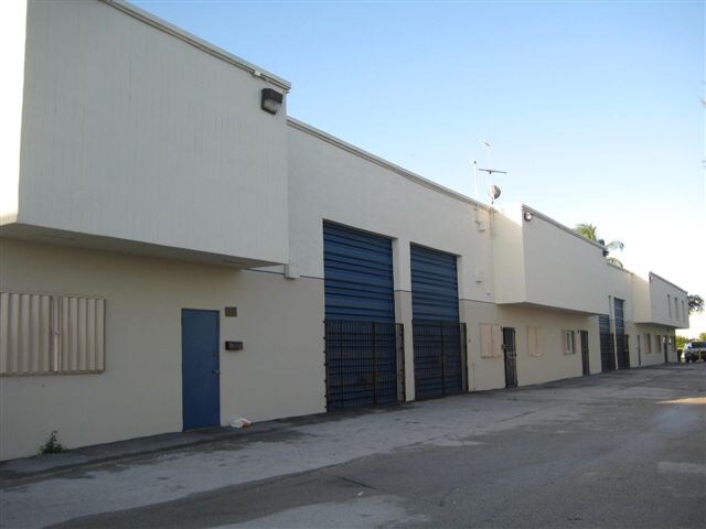 1521-1529 NW 89th Ct, Doral, FL à louer - Photo du bâtiment - Image 2 de 3