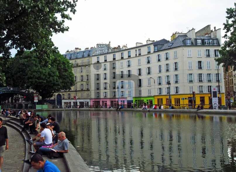 Retail in Paris for lease - Building Photo - Image 1 of 3