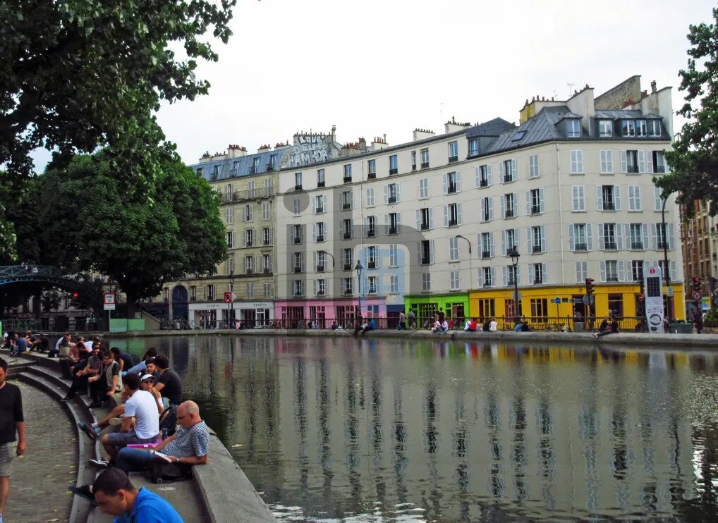 Retail in Paris for lease Building Photo- Image 1 of 4