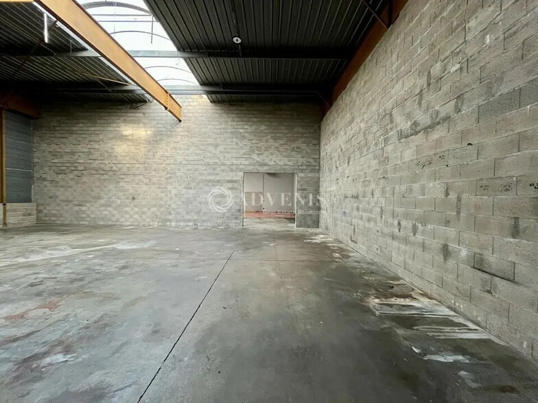 Flex in Bezons for lease - Interior Photo - Image 2 of 11