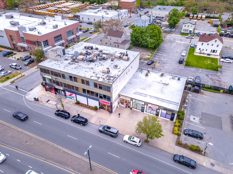 183 S Broadway, Hicksville, NY à vendre - Photo du bâtiment - Image 1 de 1