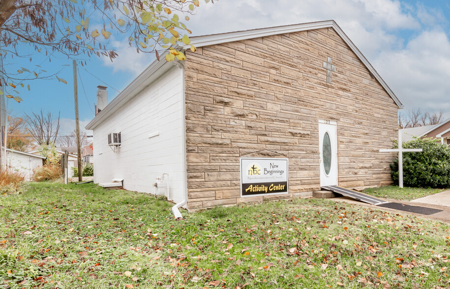 2219 E Spring St, New Albany, IN à vendre - Photo du b timent - Image 3 de 97