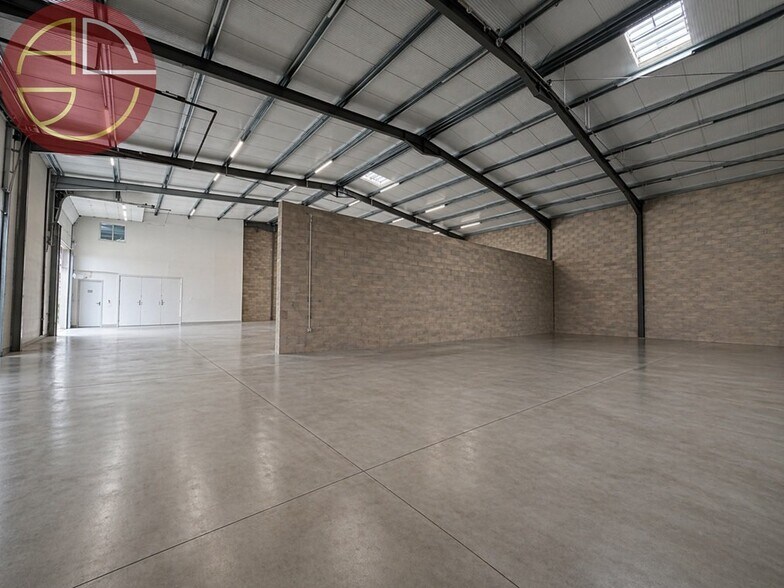 Industrial in Saint-Jory for sale - Interior Photo - Image 1 of 8