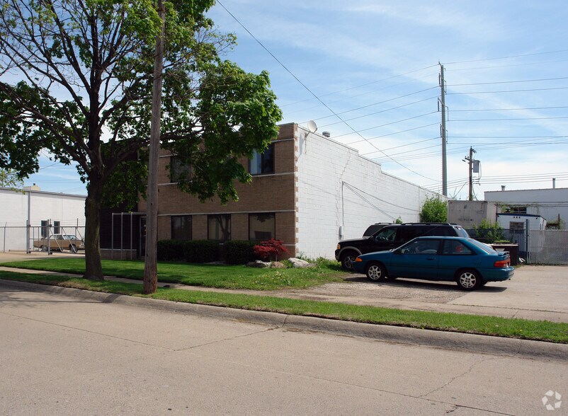 23424 Amber Ave, Warren, MI à vendre - Photo du bâtiment - Image 2 de 2