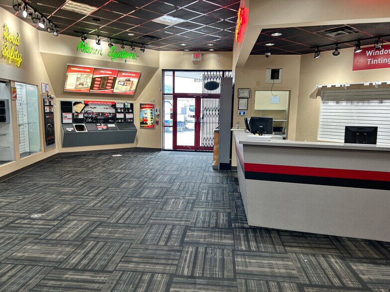 1420 Harrison Rd, Colorado Springs, CO for lease - Interior Photo - Image 2 of 10