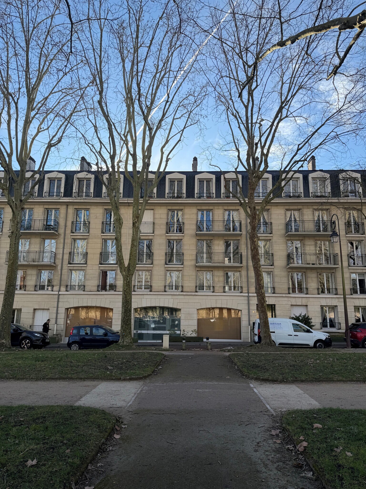 98 Ter Avenue De Paris, Versailles for sale Primary Photo- Image 1 of 10