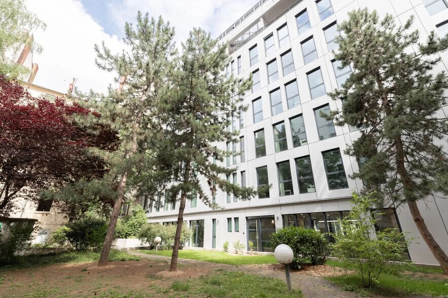 132 Rue Bossuet, Lyon à louer - Photo du bâtiment - Image 2 de 36