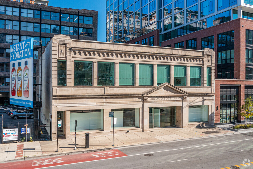 210-216 W Chicago Ave, Chicago, IL for lease - Building Photo - Image 1 of 5