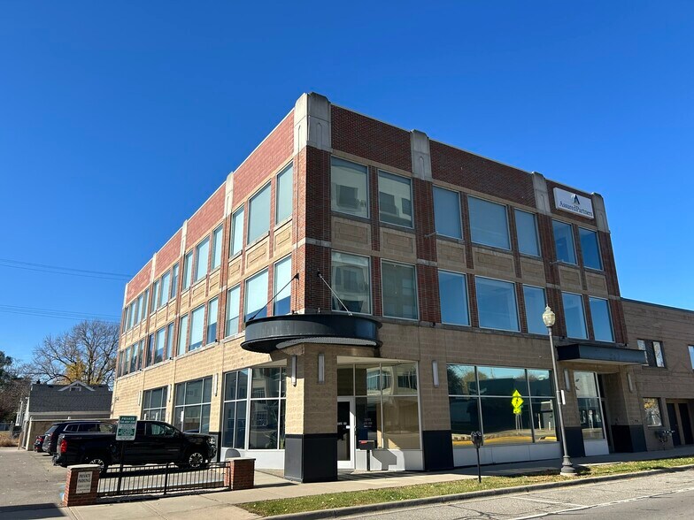 423 N Main St, Royal Oak, MI à louer - Photo du bâtiment - Image 3 de 30