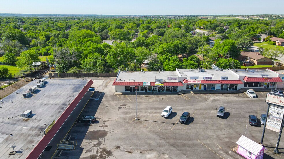 3421 Cimmaron Trl, Fort Worth, TX à louer - Photo du bâtiment - Image 3 de 5