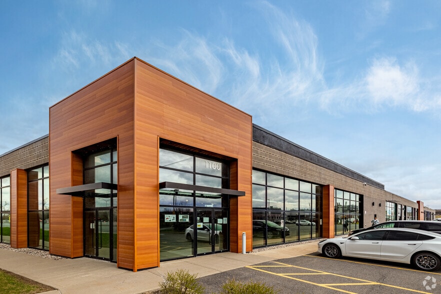 1078-1138 Boul Marie-Victorin, Longueuil, QC à louer - Photo du bâtiment - Image 2 de 5