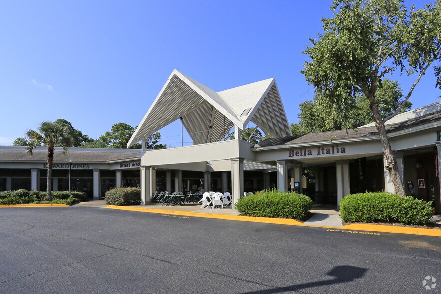 95 Mathews Dr, Hilton Head Island, SC à louer - Photo du bâtiment - Image 3 de 5
