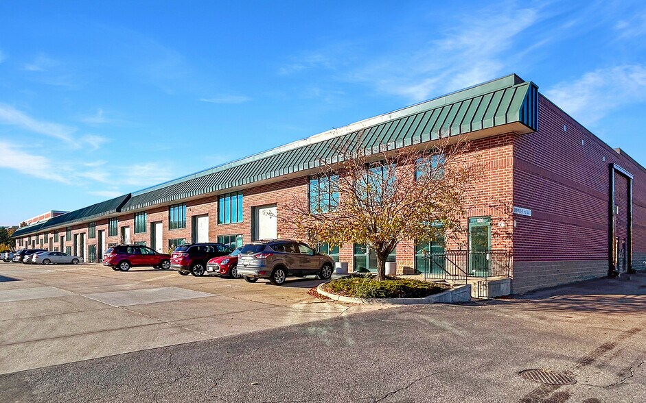 11919 W I-70 N, Wheat Ridge, CO à vendre - Photo du bâtiment - Image 2 de 4