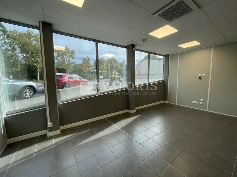 Office in Villefranche-sur-Saône for lease - Building Photo - Image 3 of 8