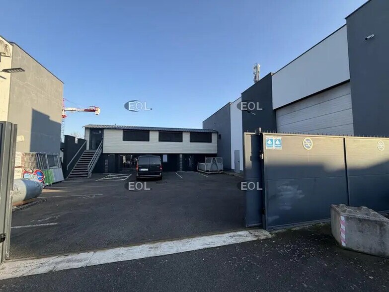 Industrial in Évry-Courcouronnes for sale - Building Photo - Image 1 of 10
