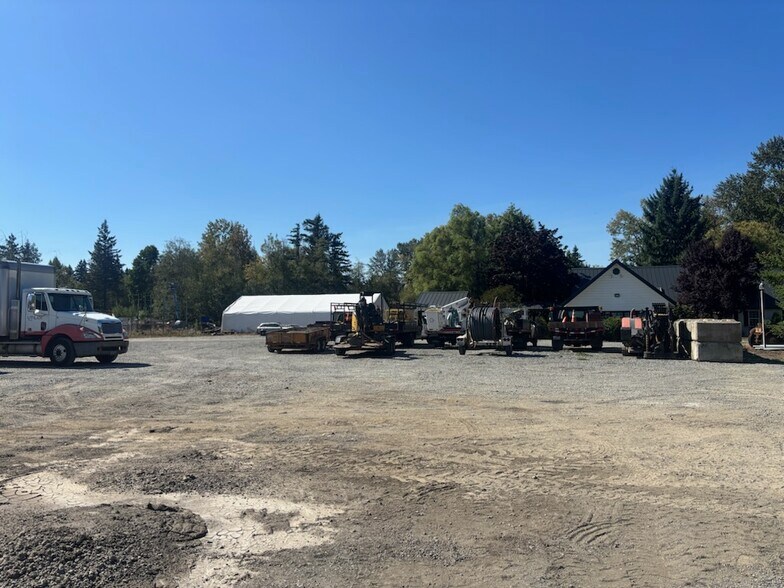 13018 Canyon Rd E, Puyallup, WA à louer - Photo du bâtiment - Image 3 de 4