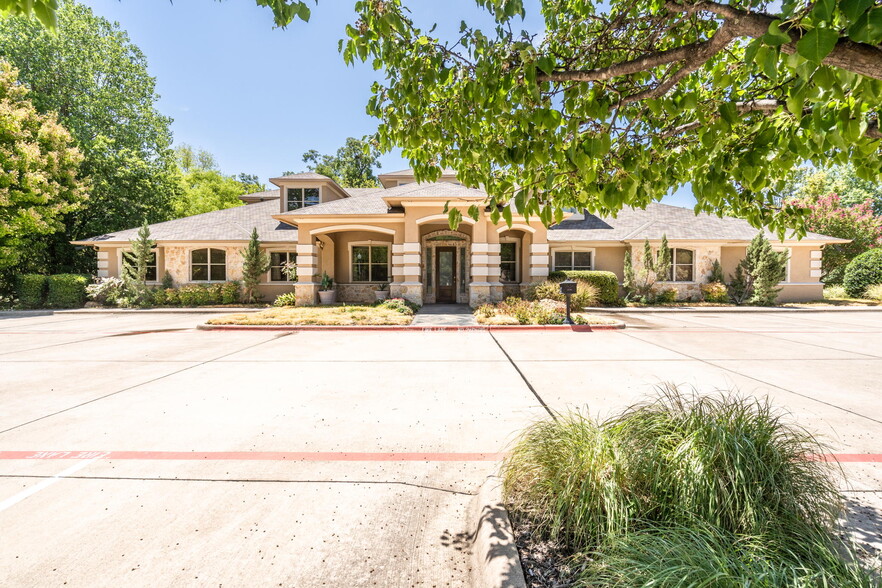 2405 Mustang Dr, Grapevine, TX à vendre - Photo du bâtiment - Image 1 de 1