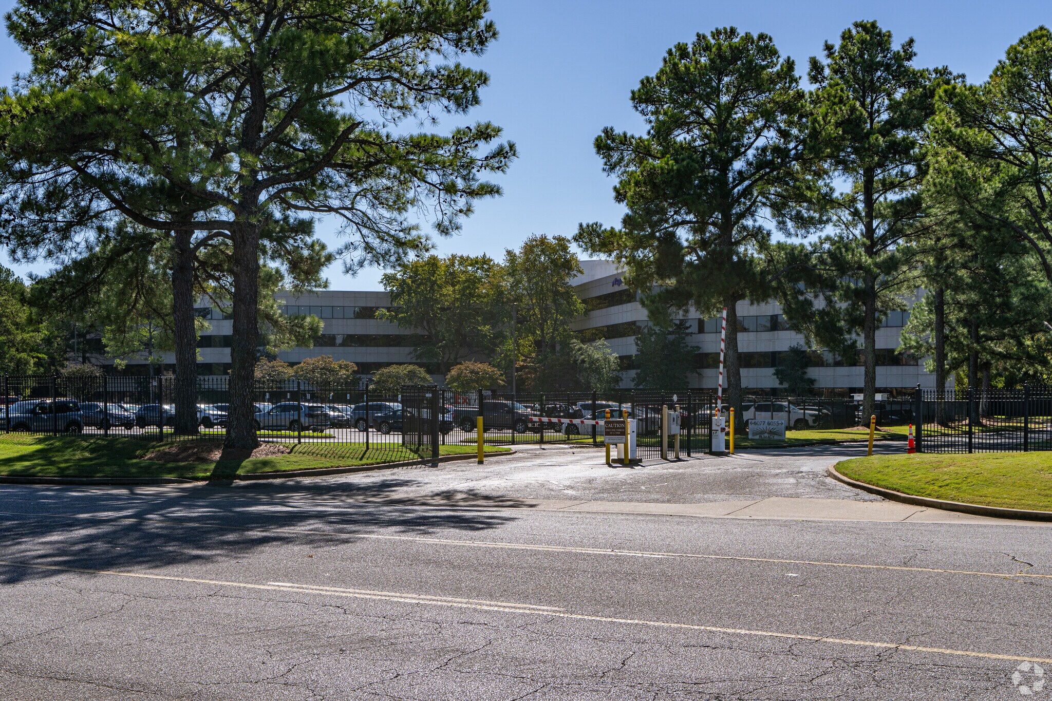 6077 Primacy Pky, Memphis, TN for lease Primary Photo- Image 1 of 3