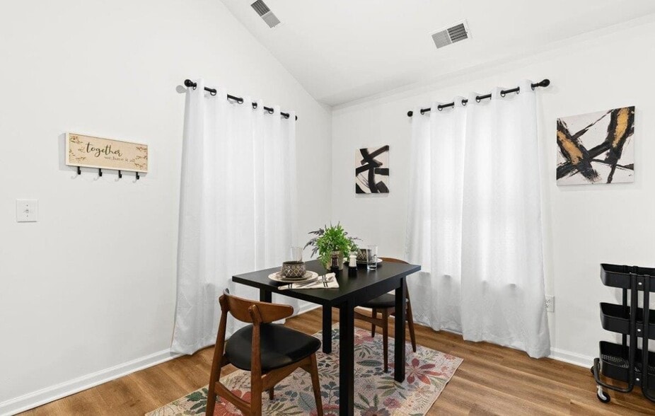 545 Calgary St, Auburn Hills, MI for sale - Interior Photo - Image 3 of 5