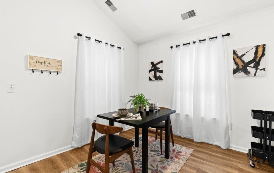 545 Calgary St, Auburn Hills, MI à vendre - Photo intérieure - Image 3 de 5