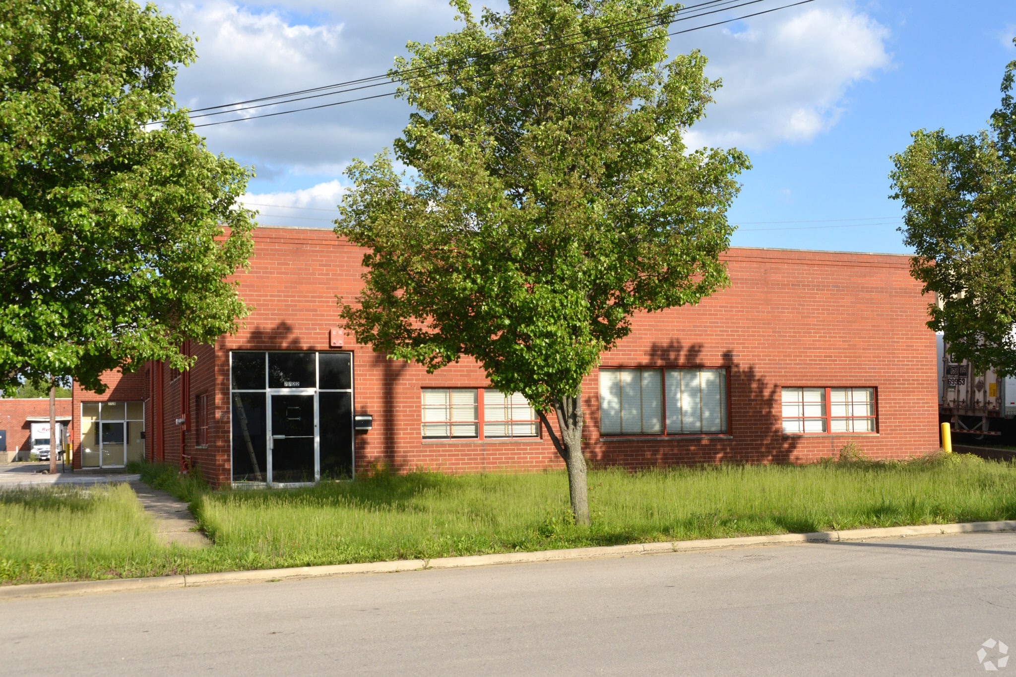 7722-7728 Reinhold Dr, Cincinnati, OH for lease Primary Photo- Image 1 of 7