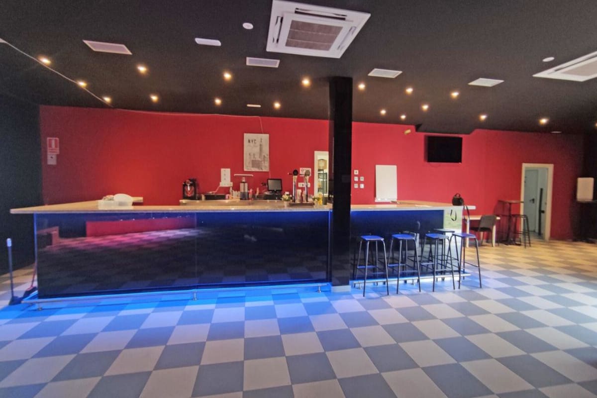 Retail in Cabanillas del Campo, Guadalajara for lease Interior Photo- Image 1 of 9