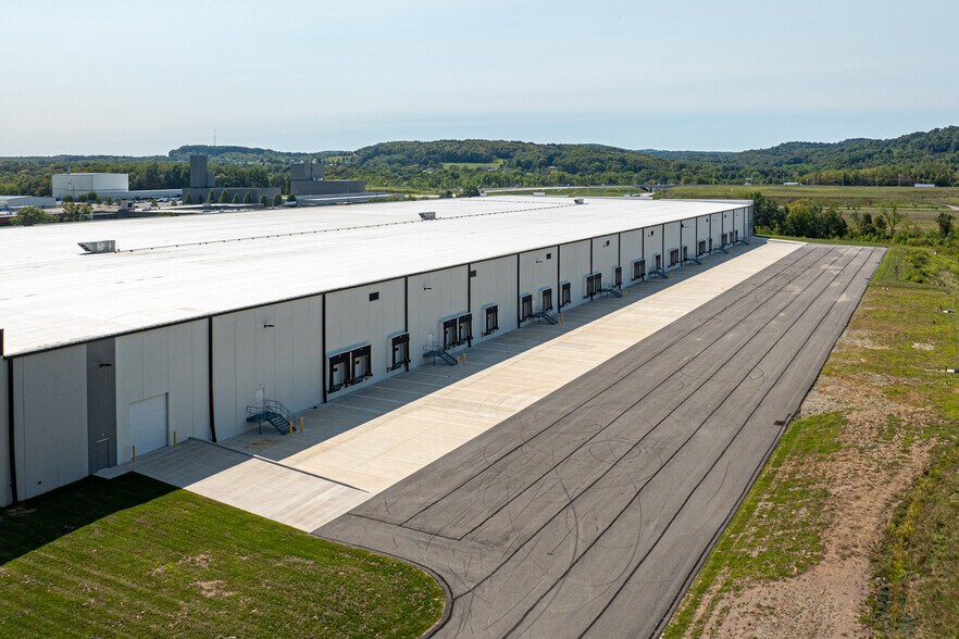 737 Waltz Mill Rd, Ruffs Dale, PA à louer - Photo du bâtiment - Image 3 de 7