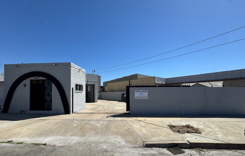 14747 Lull St, Van Nuys, CA à louer - Photo du bâtiment - Image 2 de 11