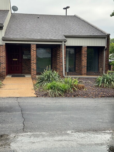 14378-14390 Woodlake Dr, Town and Country, MO à vendre - Photo du bâtiment - Image 2 de 19