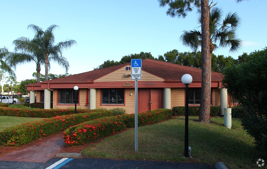 12501 World Plaza Ln, Fort Myers, FL for sale - Building Photo - Image 2 of 6