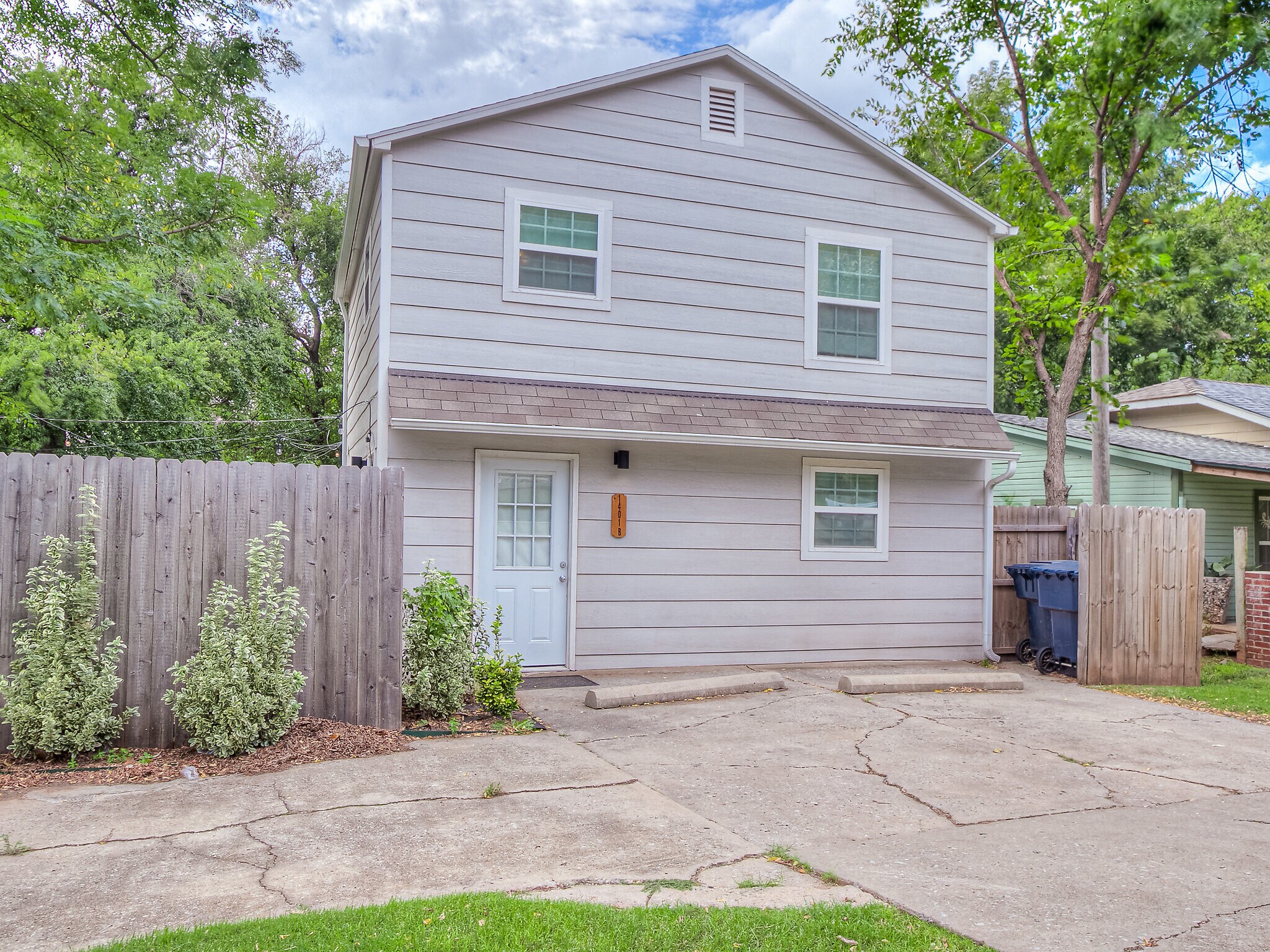 Classen Curve and The Plaza Duplexes portfolio of 2 properties for sale on LoopNet.ca Building Photo- Image 1 of 23