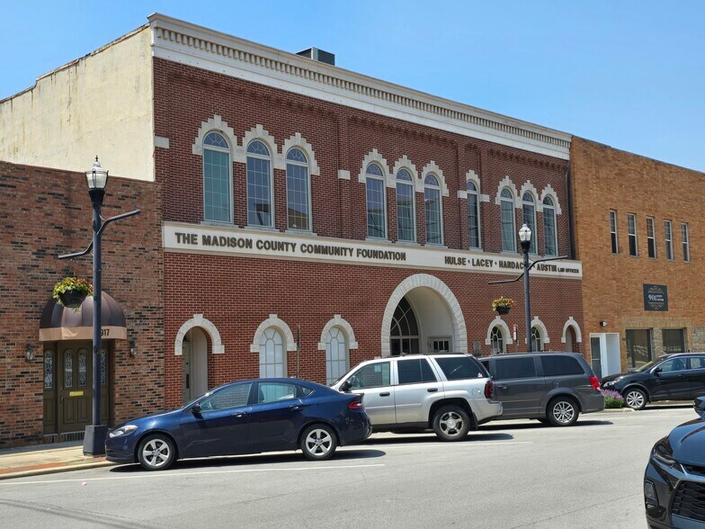 911 Meridian St, Anderson, IN à vendre - Photo du bâtiment - Image 2 de 10