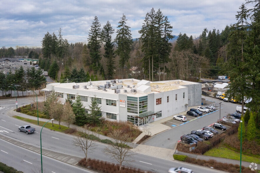 2400 Dollarton Hwy, North Vancouver, BC à louer - Photo du bâtiment - Image 3 de 11