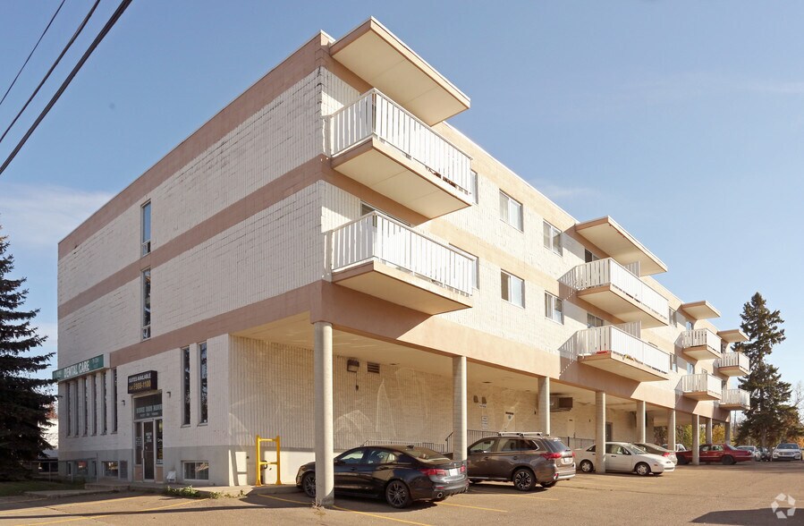 9107-9153 88th Ave NW, Edmonton, AB à louer - Photo du bâtiment - Image 2 de 7